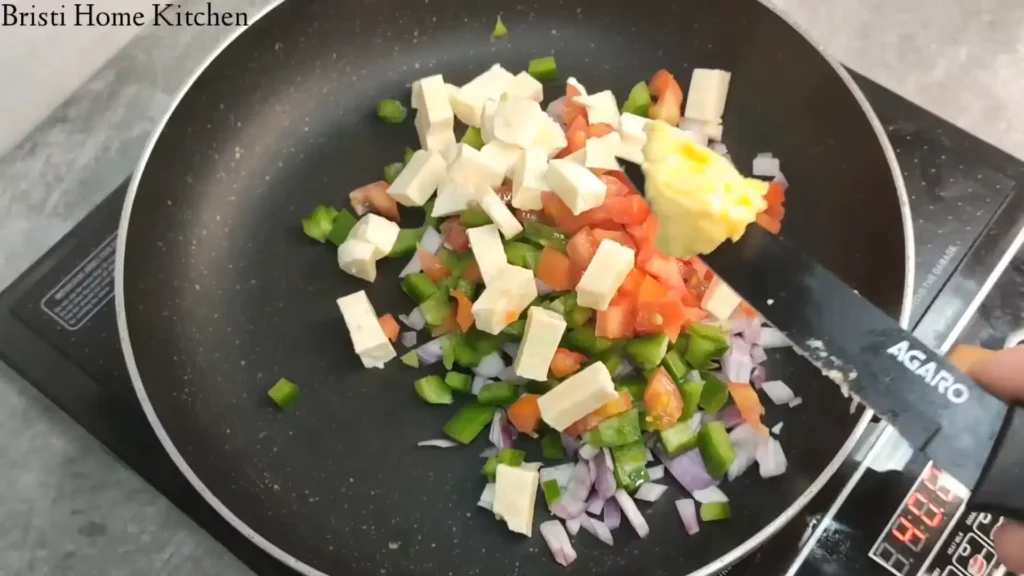 3. Cook the Vegetables Viral Couple Kulhad Pizza Recipe